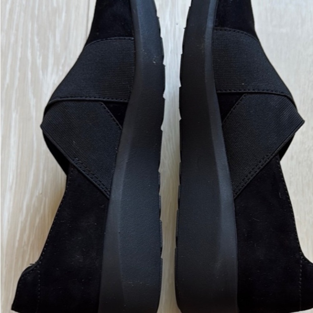 Clarks Women's Black Loafers, flats, slip-on black 5M - Picture 5 of 7